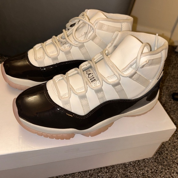 Women’s Air Jordan 11 Retro - Picture 3 of 6